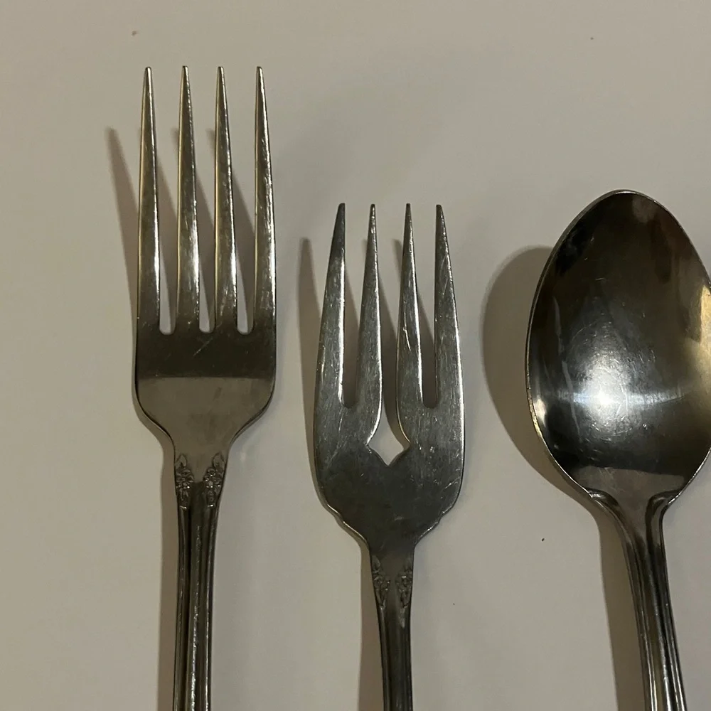 Oneida Silver Flatware Set of‎ 6 - WMA Rogers Deluxe Stainless